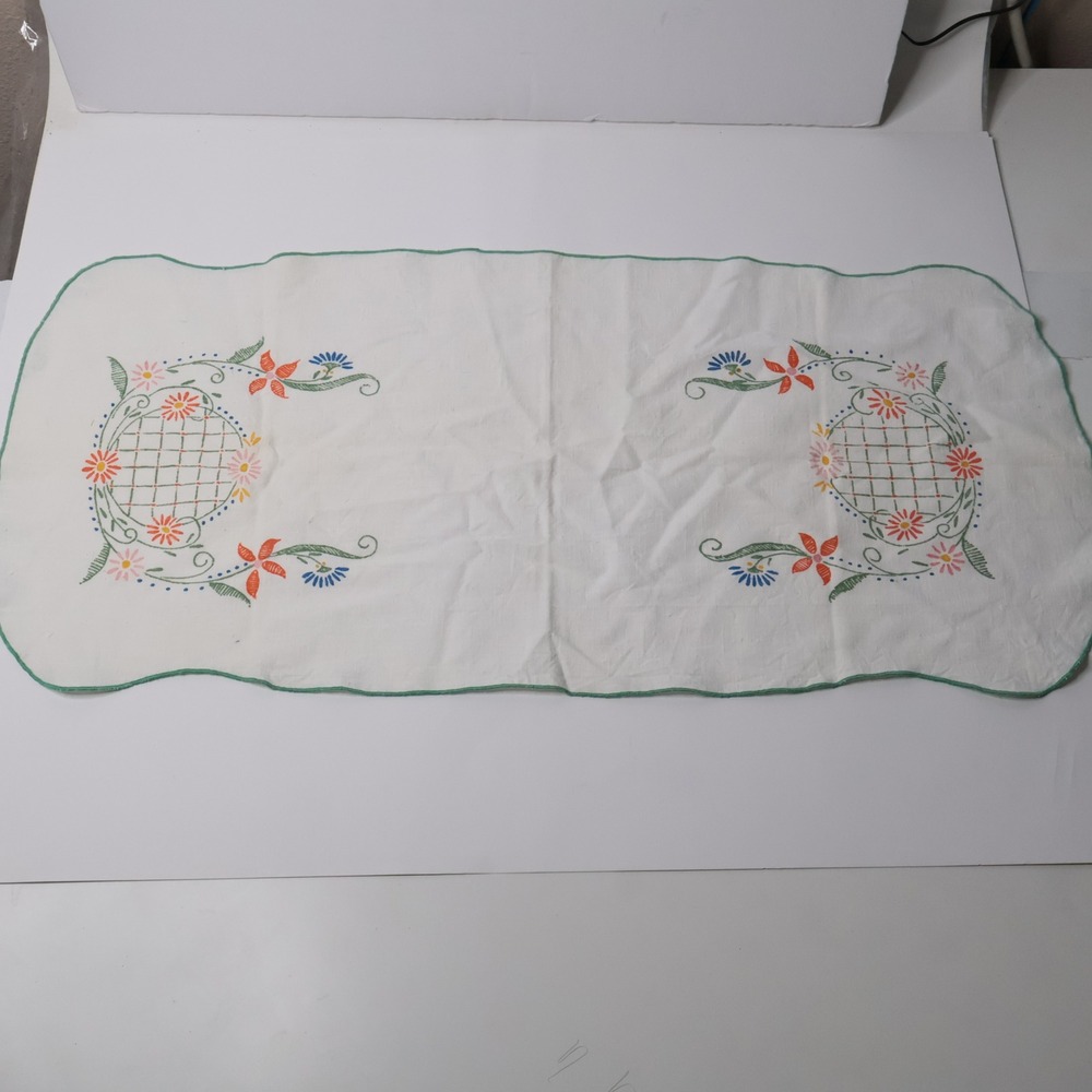 VTG Hand Embroidered Floral Table Runner White Scalloped Edge Green Trim 28in